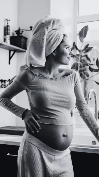 So happy to welcome some wonderful new faces and supportive services to our NAO village of support. Inside our directory, you’ll find every layer of support designed to help parents navigate pregnancy, birth, postpartum and beyond, because no one should have to figure it all out alone. This month’s additions bring a beautiful mix of naturopathy, birth and postpartum support, dad and mum community groups, and mental health services. Each one is doing important work to help families feel informed, connected and supported through the many transitions of parenthood. We believe motherhood and parenthood deserve more than just surviving, they deserve a village. We’re so excited to shine a light on these incredible people and the support they offer. Find them all in our directory via the link in bio. @dadfit__
@seed.sync
@cub.andkin
@thebodybloomco
@mamamour.ysa
@karen_linfield_birth_doula
@parent_thread
@your_birth_story #motherhoodsupport
#newmum
#postpartumsupport
#australianmums
#motherhoodcommunity