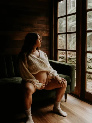 Are you looking to capture the season you’re in? The incredible journey of pregnancy, motherhood and those precious newborn days? Our directory is home to some of Australia’s most talented family, maternity and newborn photographers. Each has their own unique style, but they all share the same gift: capturing the moments that feel so fleeting in real time, yet become the memories you treasure forever. The tiny details. The quiet glances. The incredible growth of the bump. The way your baby fit so perfectly in your arms. The messy and beautiful details of daily life. The moments that blur with time but live on through beautiful photographs. This stunning image is by @belinda_dorman_photoandfilm … and what more can we say? Except that we wish we could go back in time and have memories like these captured too. Explore ‘Photography’ in our directory via the link in our bio. #MaternityPhotography #NewbornPhotography #MotherhoodPhotography #AustralianMums #pregnancyjourney