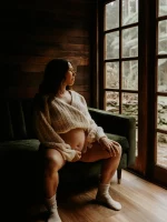 Are you looking to capture the season you’re in?  The incredible journey of pregnancy, motherhood and those precious newborn days?  Our directory is home to some of Australia’s most talented family, maternity and newborn photographers. Each has their own unique style, but they all share the same gift: capturing the moments that feel so fleeting in real time, yet become the memories you treasure forever.  The tiny details. The quiet glances. The incredible growth of the bump. The way your baby fit so perfectly in your arms. The messy and beautiful details of daily life. The moments that blur with time but live on through beautiful photographs.  This stunning image is by @belinda_dorman_photoandfilm … and what more can we say? Except that we wish we could go back in time and have memories like these captured too.  Explore ‘Photography’ in our directory via the link in our bio.  #MaternityPhotography #NewbornPhotography #MotherhoodPhotography #AustralianMums #pregnancyjourney